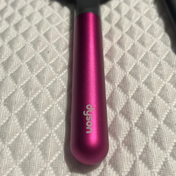 NEW!! Dyson paddle brush and comb in fuschia - Picture 3 of 3